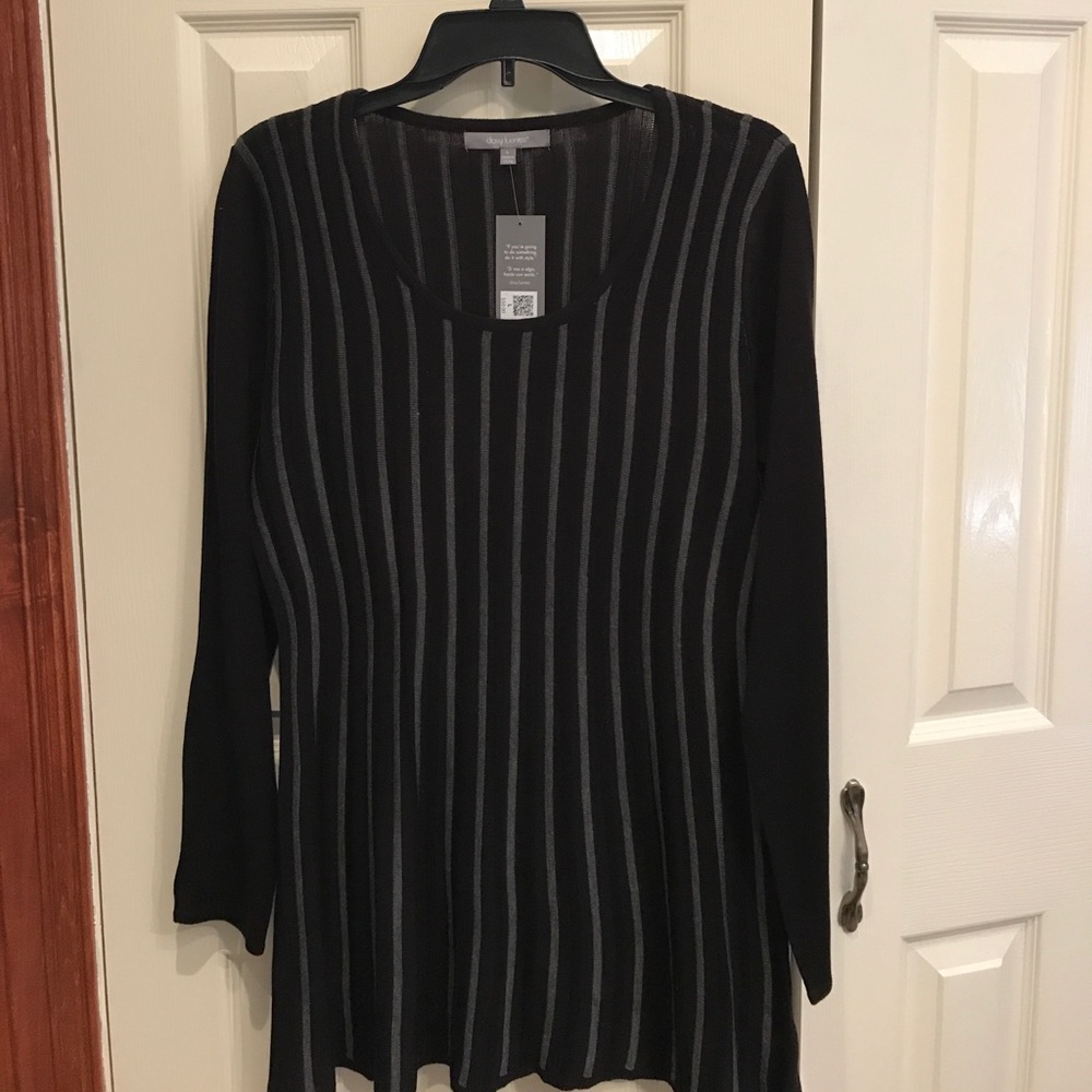 NWT Daisy Fuentes long sleeve tunic