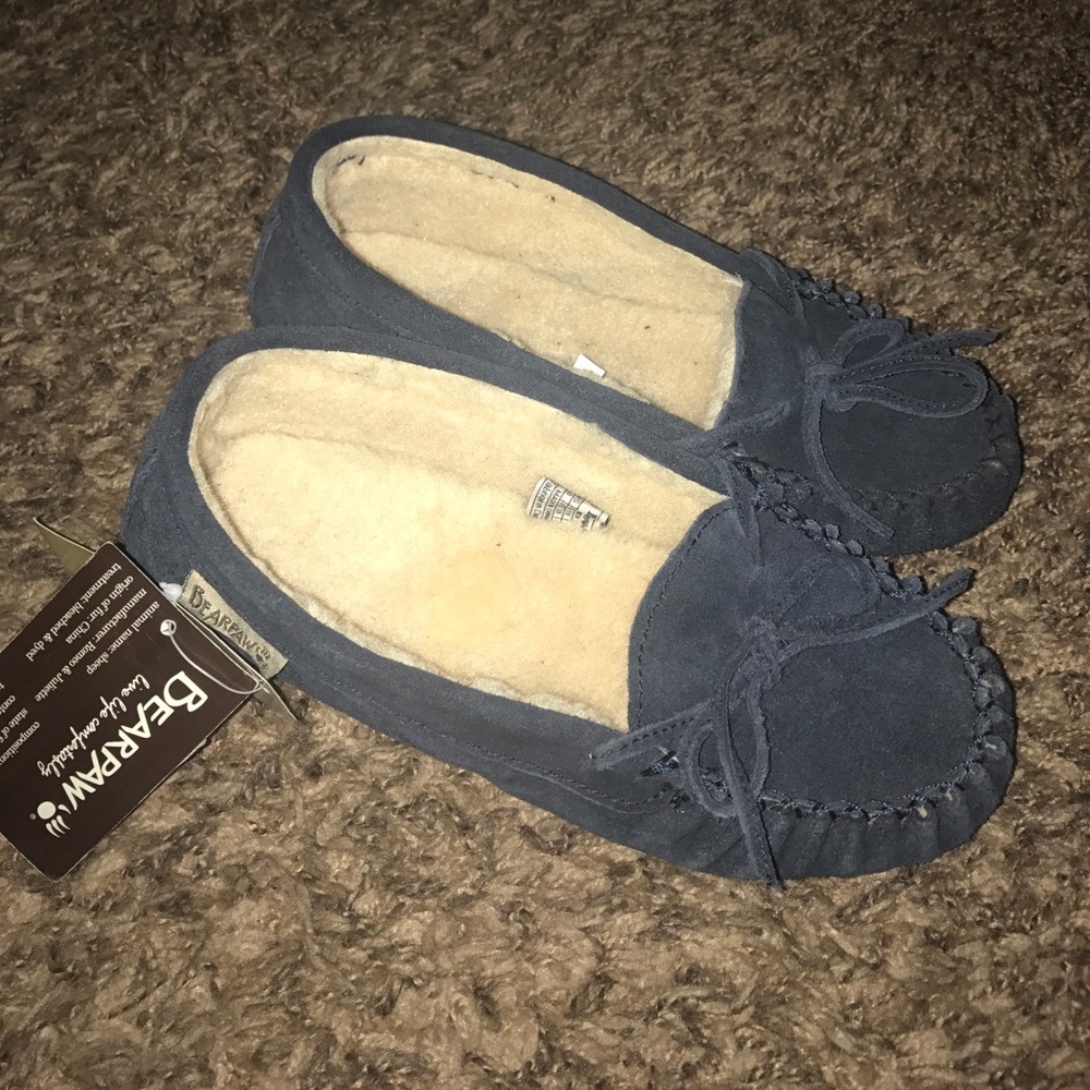 NWT size 8 BearPaw moccasins navy blue.