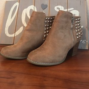 Tan studded botties