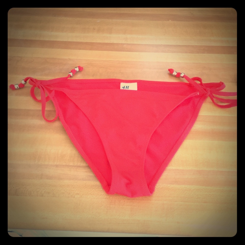 NWOT H&M Red bikini bottoms that tie on the sides