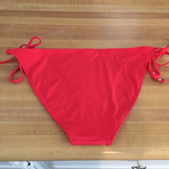 NWOT H&M Red bikini bottoms that tie on the sides - Picture 2 of 3