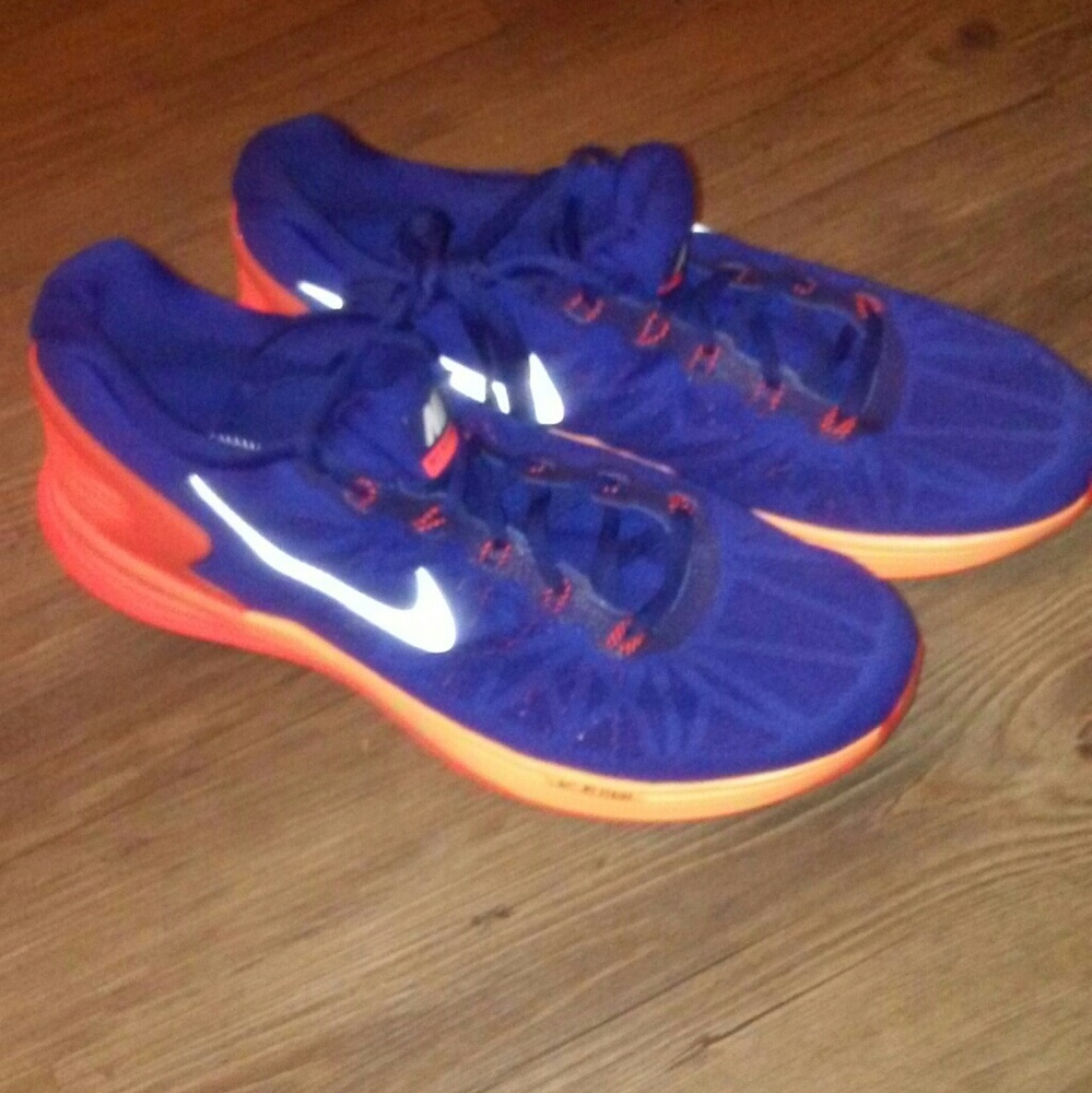 Nike Tennis Shoes