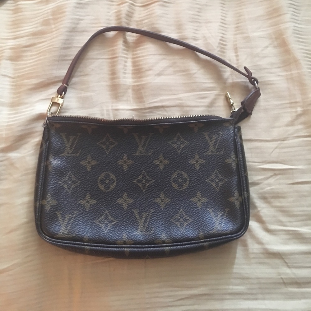 Louis Vuitton pouchette .... early 90's vintage