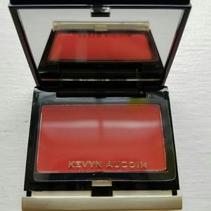 Kevin Aucoin blush in Fira