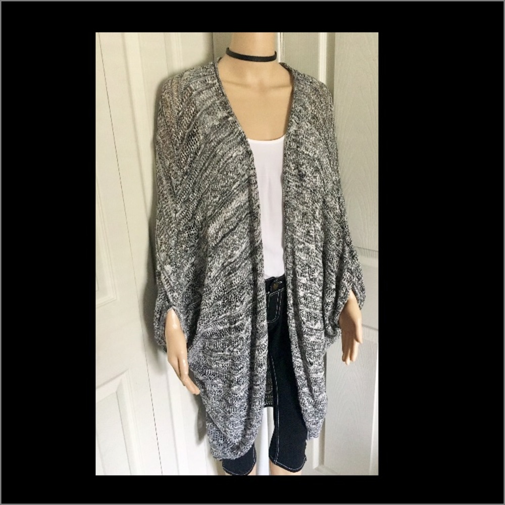 Black/White Knit Kimono Top