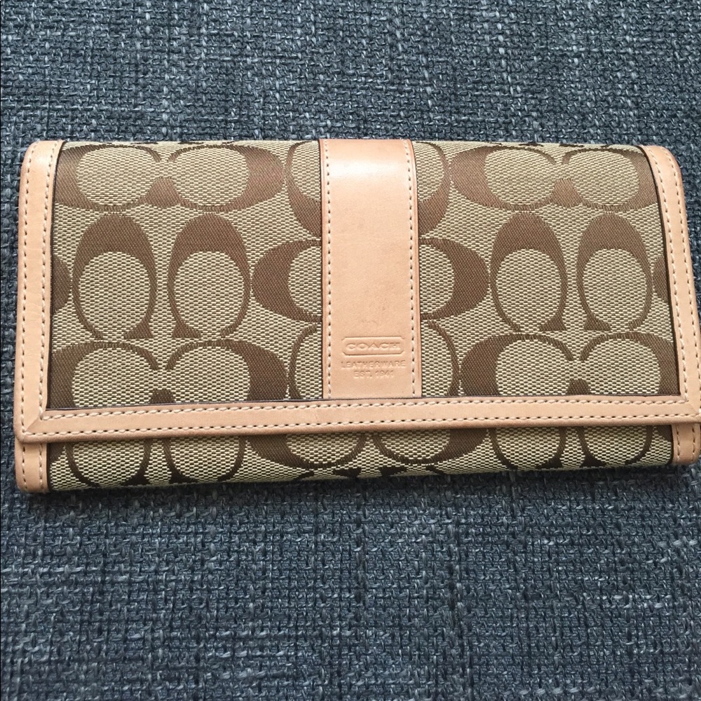 Coach signature wallet EUC!!