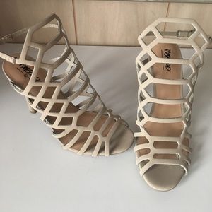 Nude high heal W/ straps!