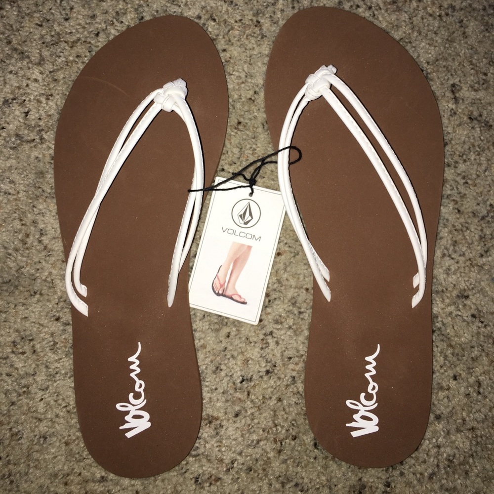 Volcom flip flops size 9 never worn