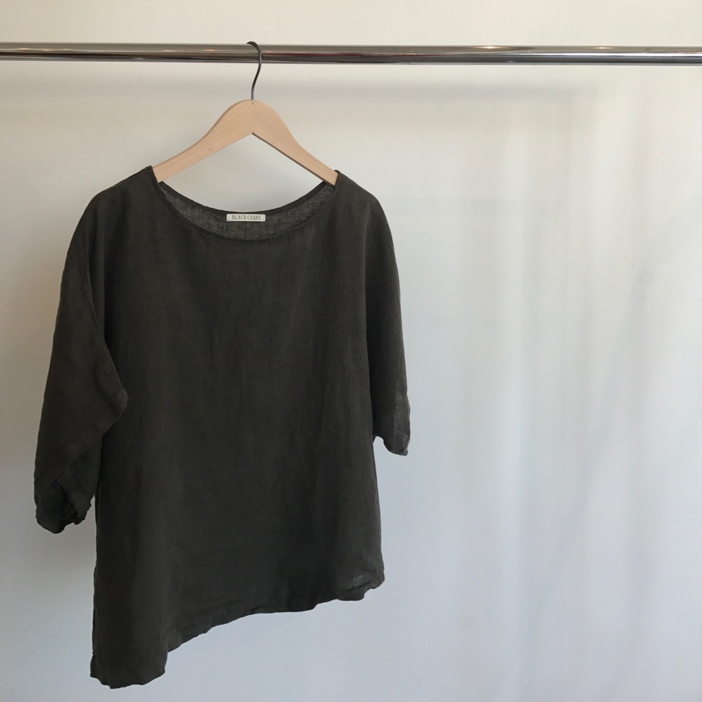 Black Crane 'Linen Box Tee' in Charcoal