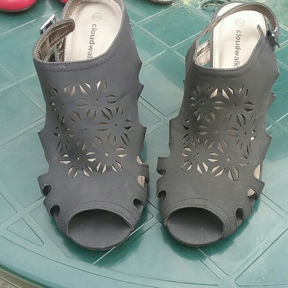 Sandals - Picture 2 of 4