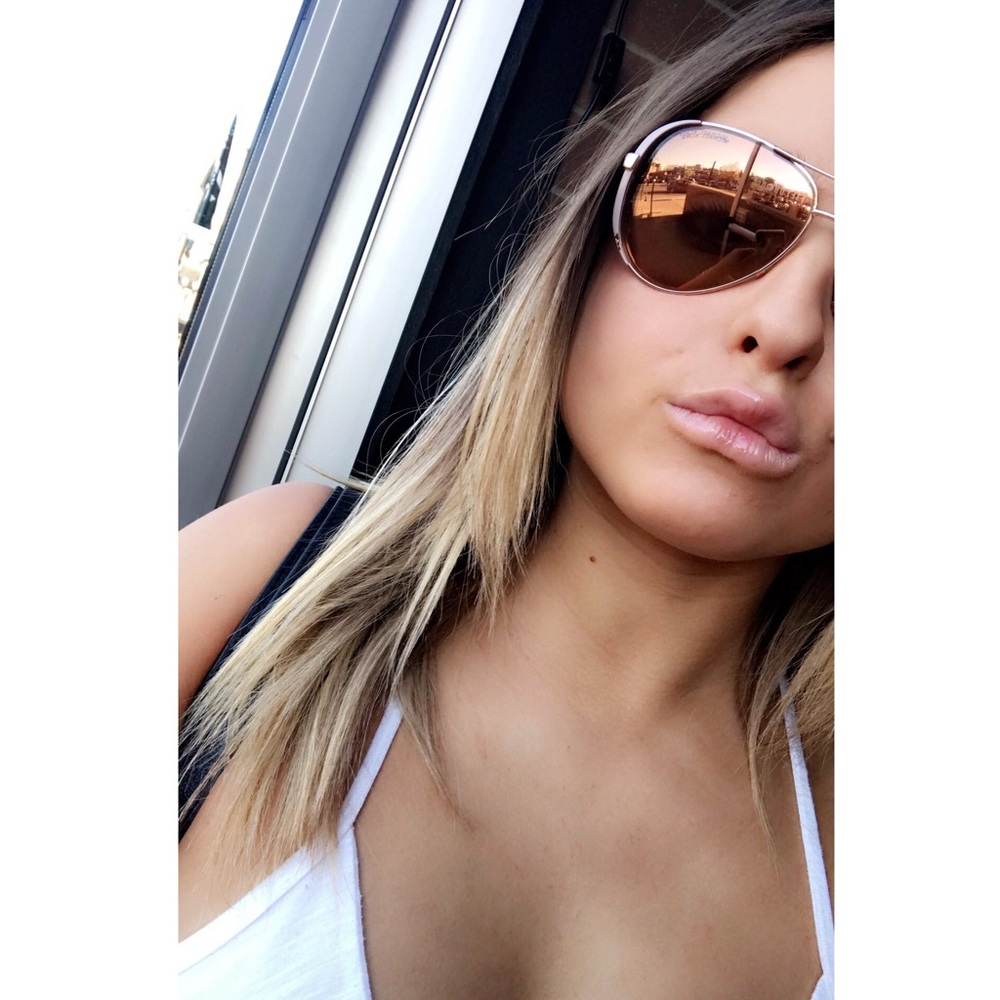 Meet your Posher, Yianna