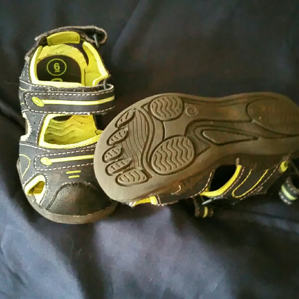 Lil boy sandals gently loved
