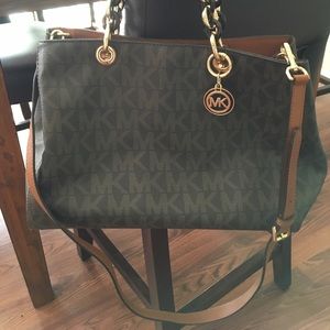🌺 FINAL PRICE 🌺 Michael Kors Cynthia