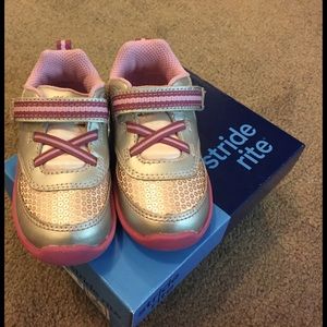 Stride Rite Kelsey silver/pink girls shoes 6M 💖