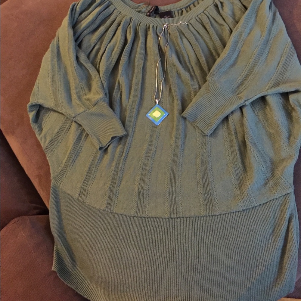 Sweater - Picture 2 of 2