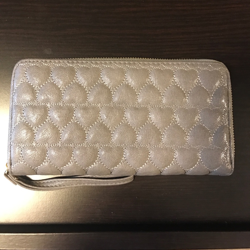 Gray hearts quilted wristlet/wallet