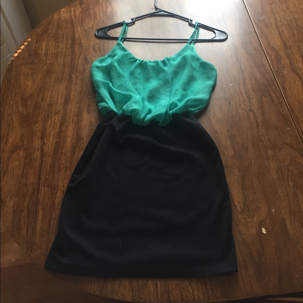 Mini Dress w/ adjustable straps  🛍PRICE DROP⚠️