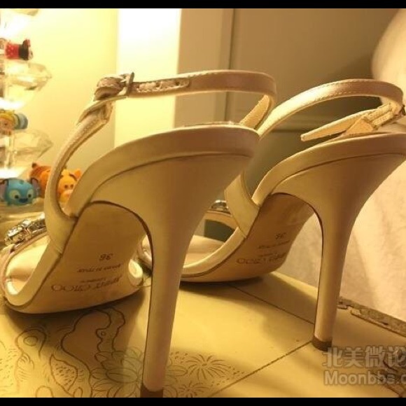 NO OFFER. Jimmy Choo wedding shoes - Picture 3 of 9