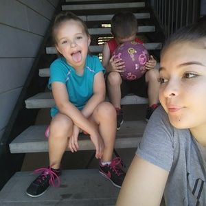 Meet your Posher, Avery