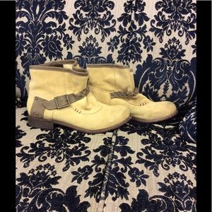 CAT boots