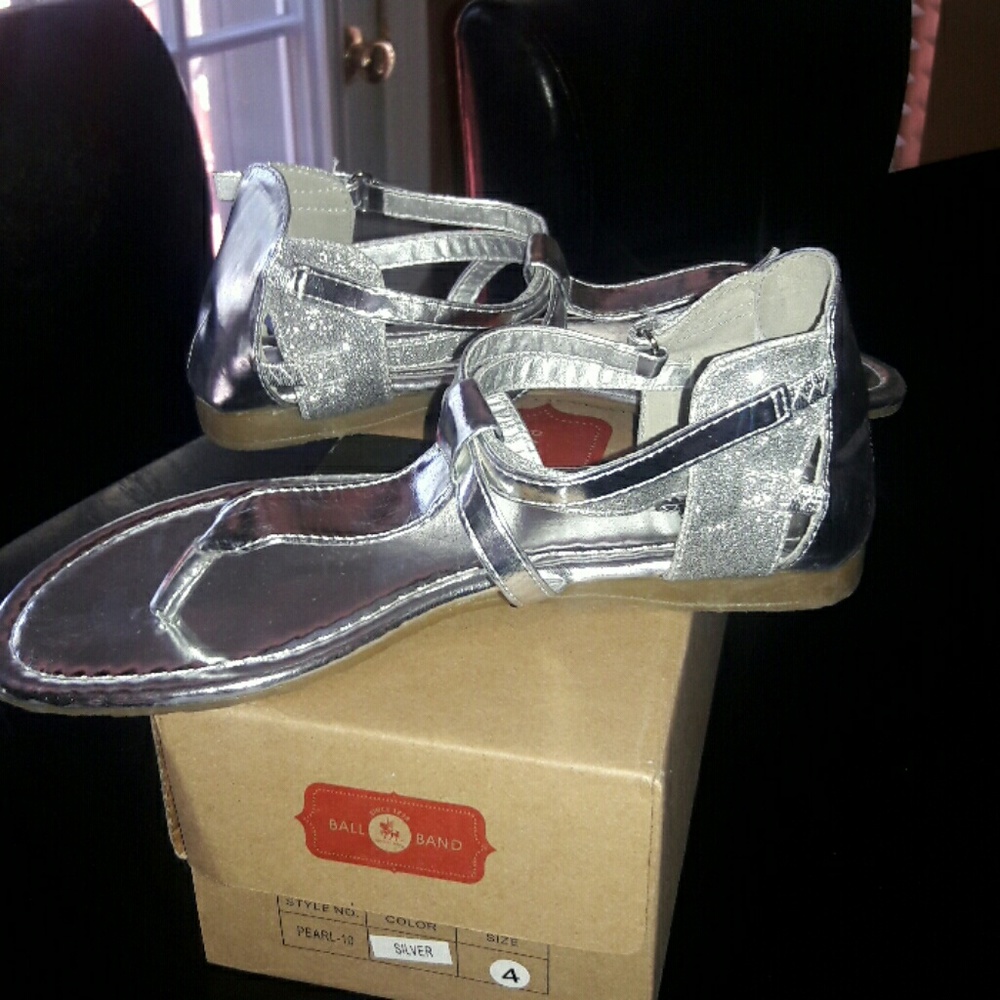 ⭐Brand New Silver Sandals for girls⭐