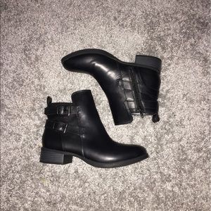 Black booties (OLDNAVY)