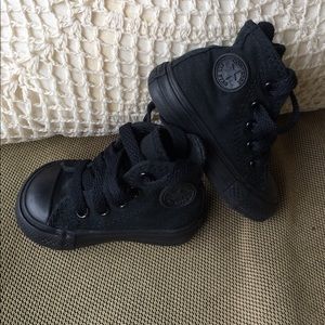Adorable infant pre-loved converse sneaker