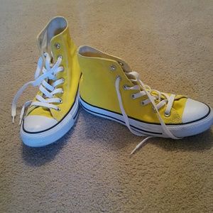Women's size 7 yellow converse