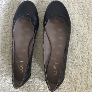 New, never worn Loft scalloped flats