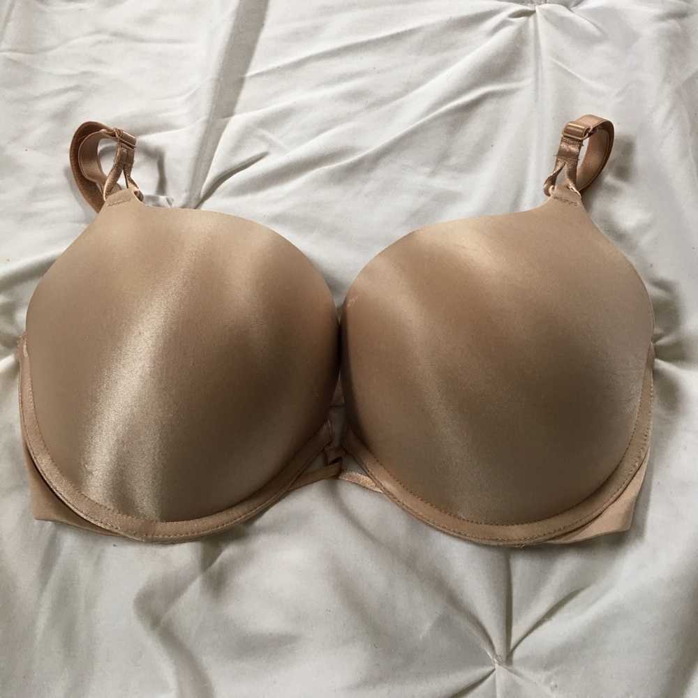 Victoria's Secret bombshell plunge 34D