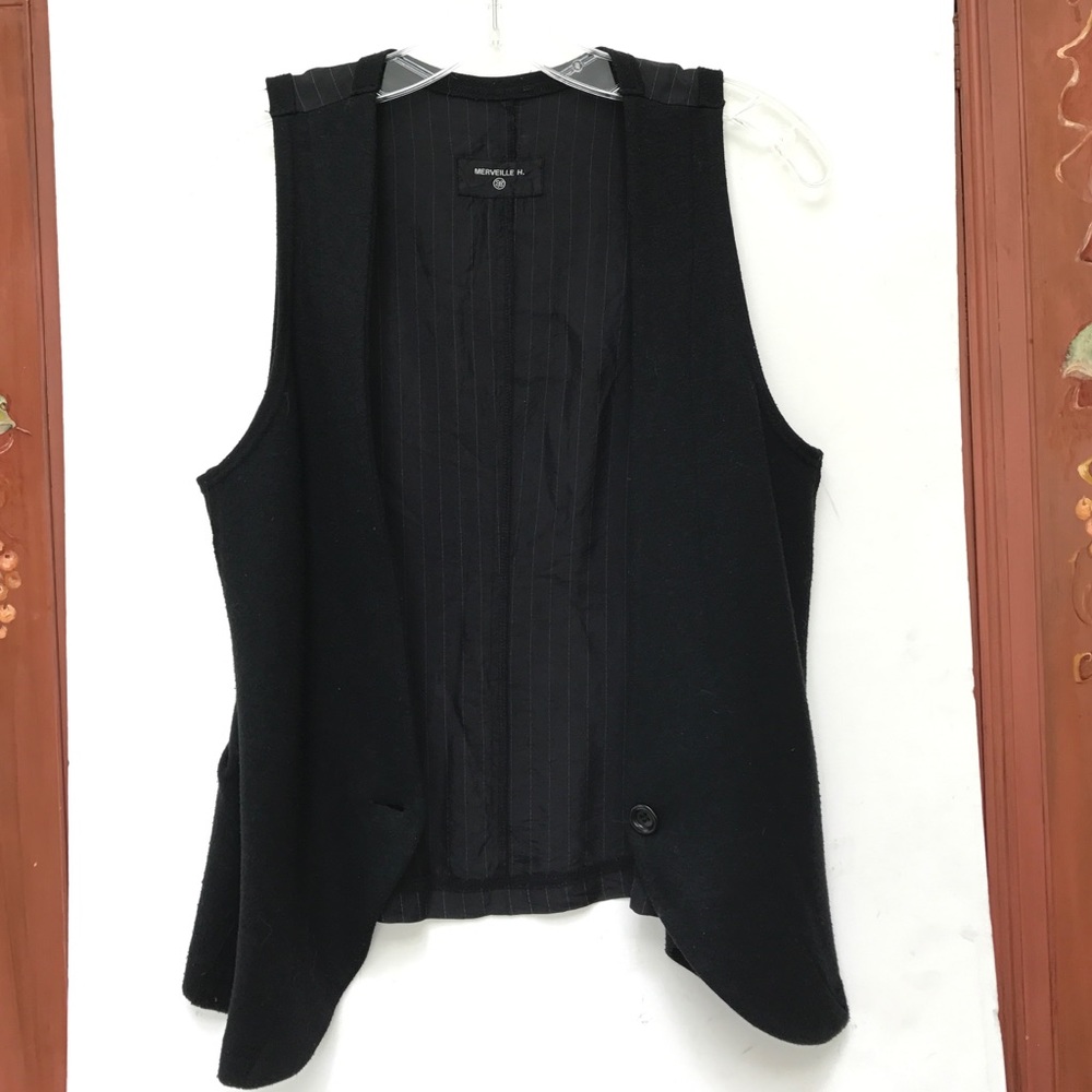 Merveieille H. vest, knit front, pinstripe back