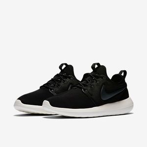 Nike Roshe two women's 9.5