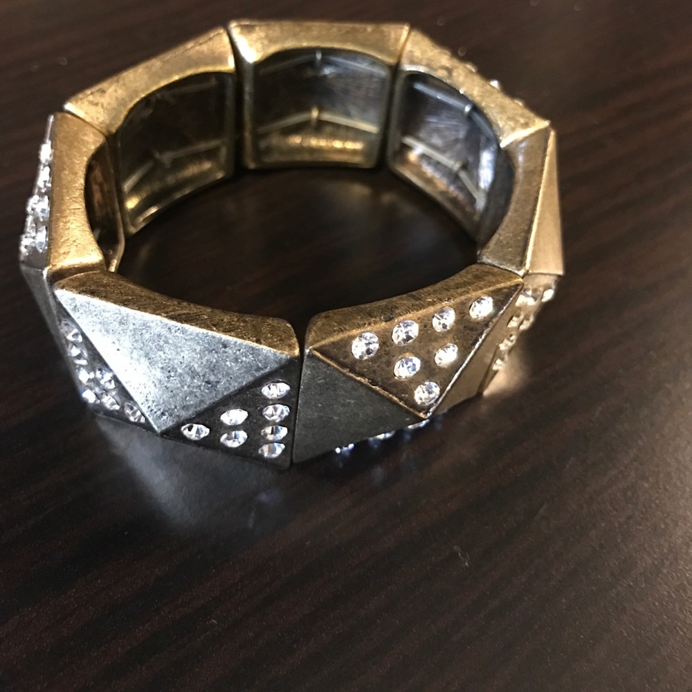 Brass bracelet with elastic stretch