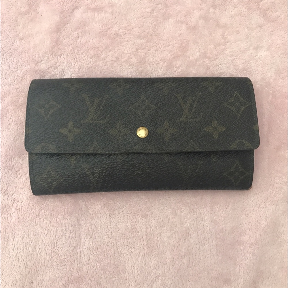 Authentic Louis Vuitton Sarah Wallet
