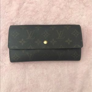 Authentic Louis Vuitton Sarah Wallet