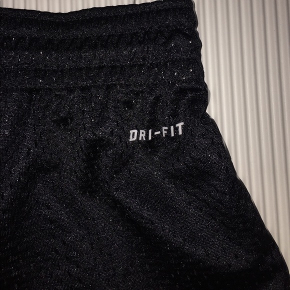 Nike dri-fit polyester shorts. Size: L - Picture 2 of 2