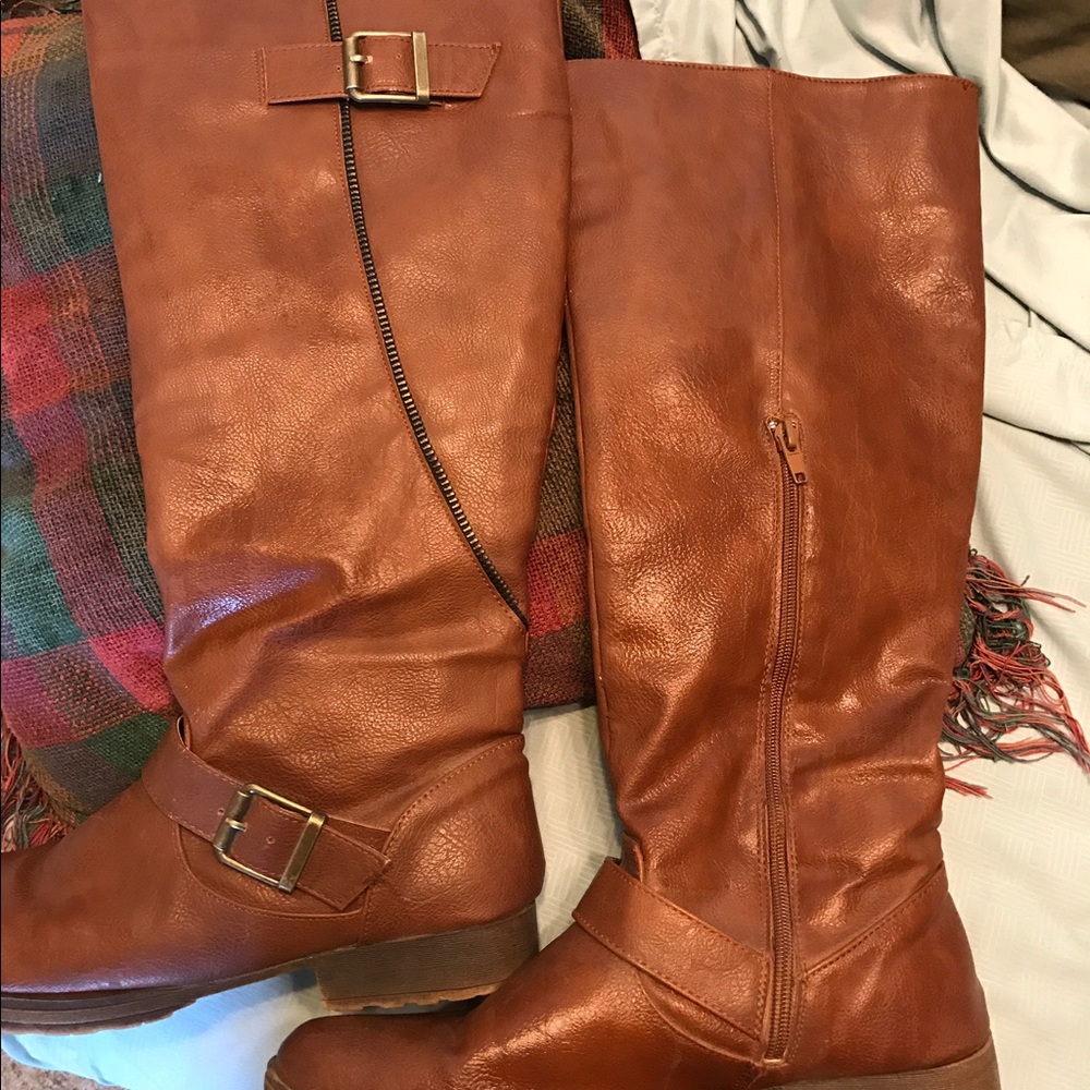 Brown here high boots. Size 8.5