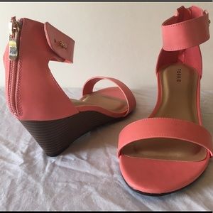 ❗️last price drop❗️Coral wedge 10 wide width