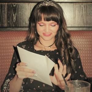 Meet your Posher, Charis