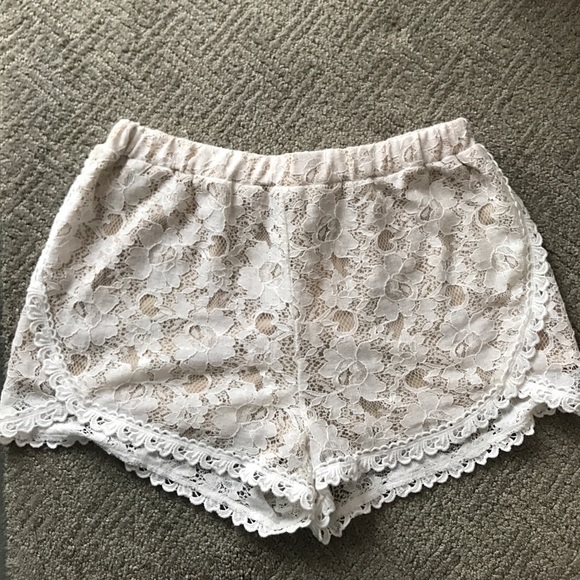 Lace white shorts 🌸 - Picture 3 of 4