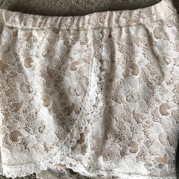 Lace white shorts 🌸 - Picture 4 of 4