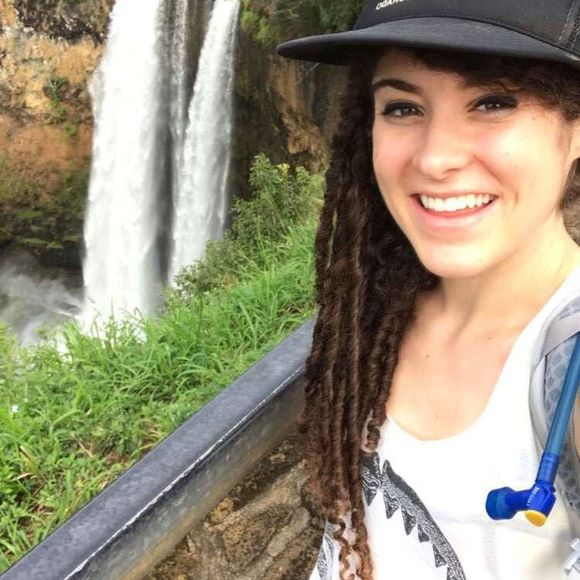 Meet your Posher, Alyssa - Picture 2 of 4