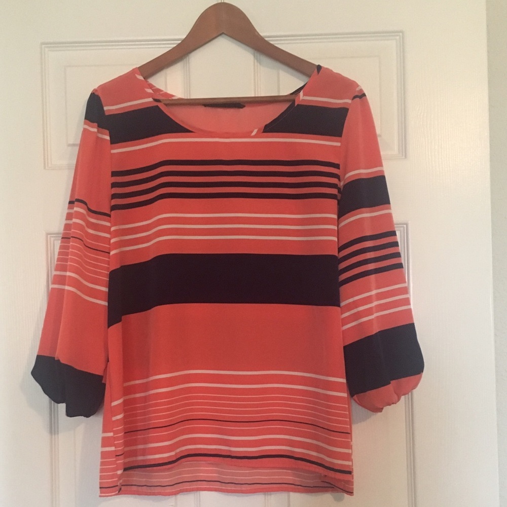 Francesca's collection comfortable blouse