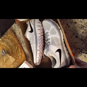 Nike white running shoes size 9