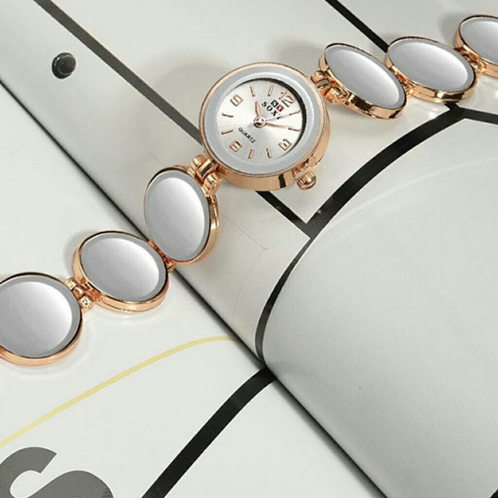 Soxy Rose-Gold Round Shape Watch For Women 30mm