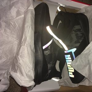 Kylie Fierce Strap Pumas Size 8
