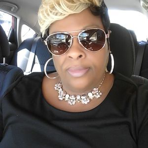 Meet your Posher, Cynthia