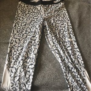 Nike pro capris