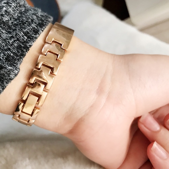 ✅ PRICE DROP ROSE GOLD WATCH - Picture 2 of 4