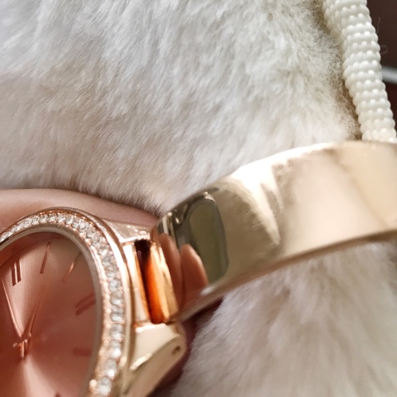 ✅ PRICE DROP ROSE GOLD WATCH - Picture 3 of 4